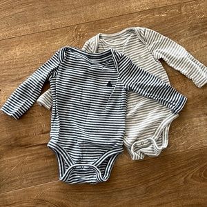 The softest GAP bodysuits 3-5